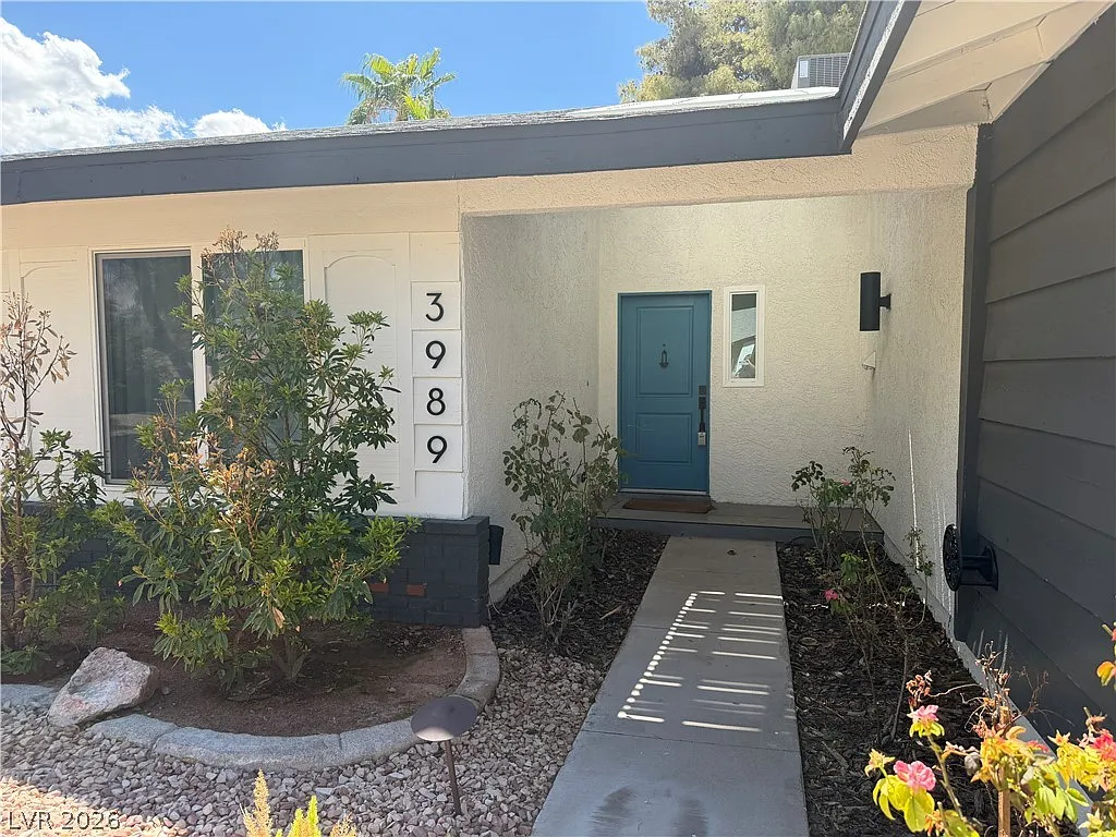 3 bed, 2.0 bath, 1672 sqft, $2,550 — Photo 2