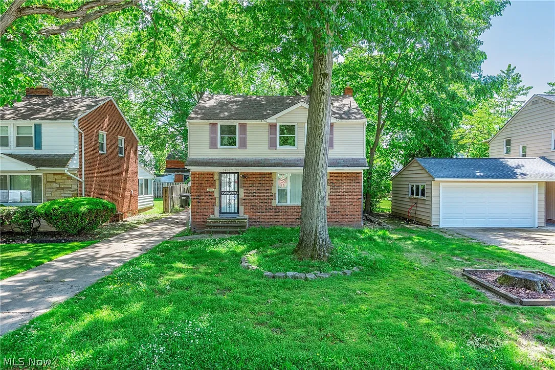 3 bed, 1.5 bath, 1656 sqft, $2,100 — Photo 1