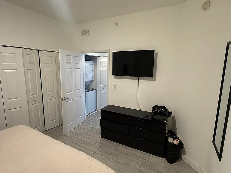 275 NE 18th St #402 — Photo 12