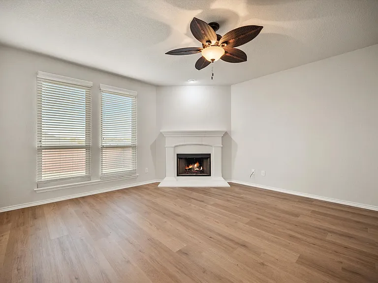 1449 Elkford Ln — Photo 10