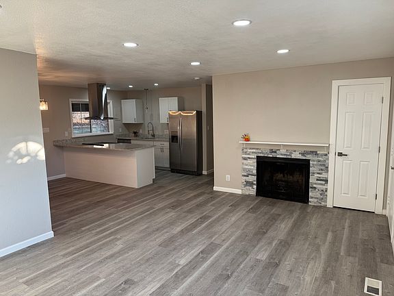 4th image of 1213 Evergreen Dr