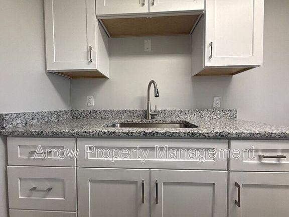 4th image of 407 H St Building 24-6