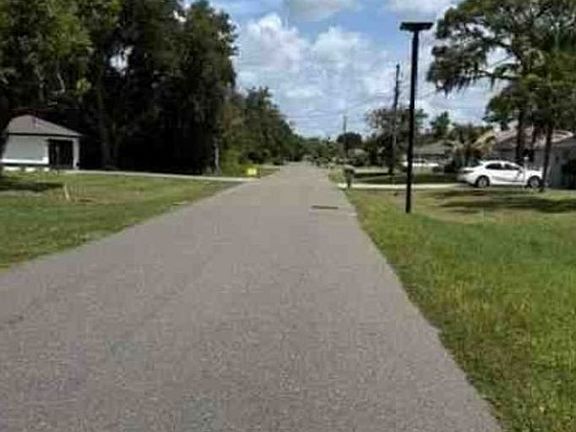 Exterior Neighborhood (street photo)