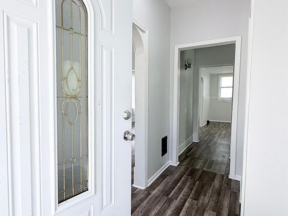 4th image of 218 Crowley Ave