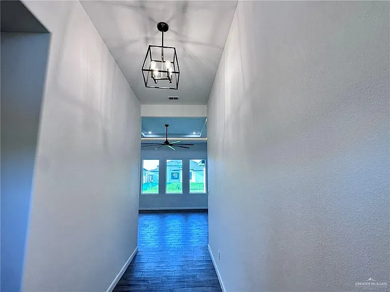 1100 Azalea St — Photo 5