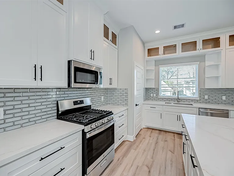 1718 Hardy St — Photo 11