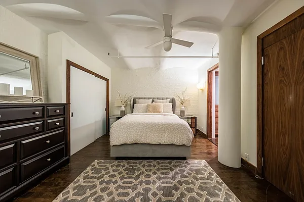 Sold by Industrie Residential | media 9