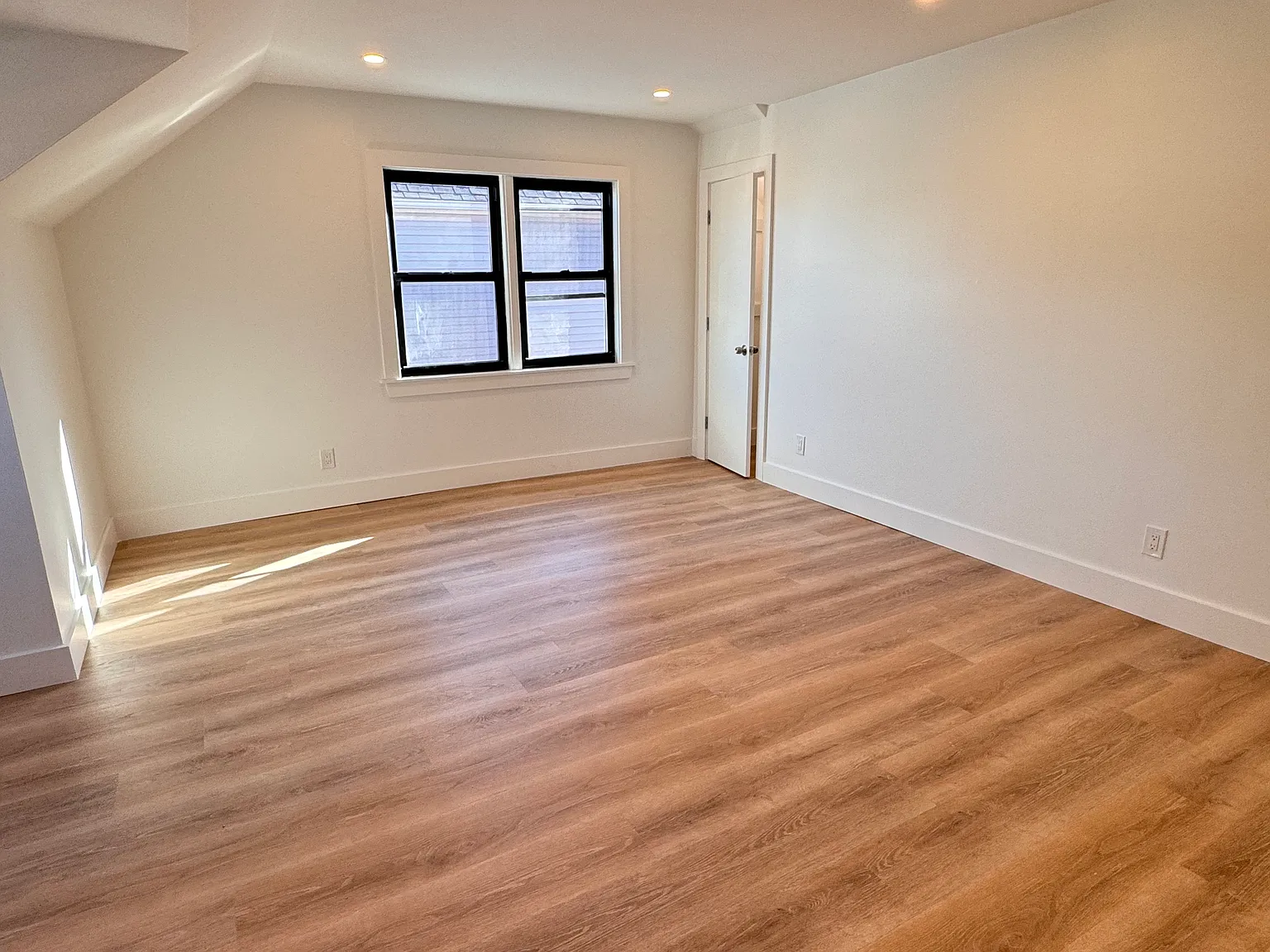 2 bed, 1000 sqft, $2,800 — Photo 4