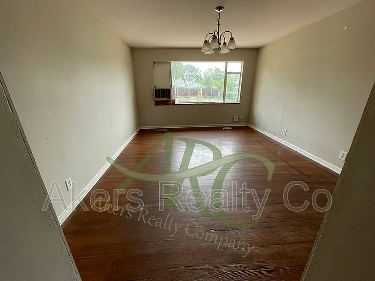 2210 Court St — Photo 3