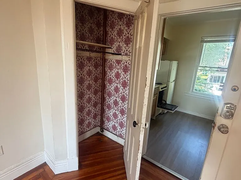 282 Manning Blvd — Photo 7