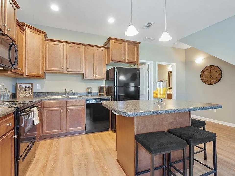 2207 Cedarbrook Ct