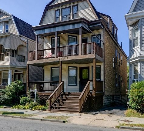 2nd image of 211 No Clinton St