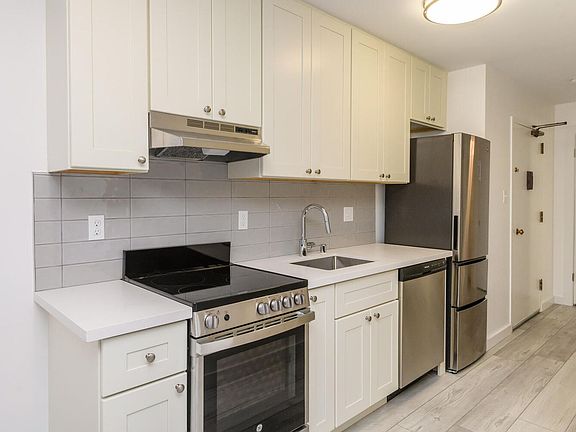 2nd image of 550 27th St APT 207