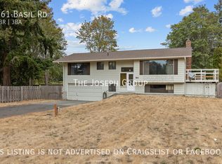 561 Basil Rd, Oak Harbor, WA 98277