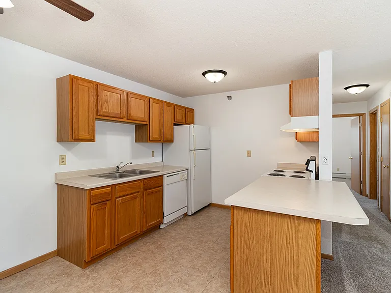 Hutchinson, MN Deer Park Apartments | 21D | Kitchen