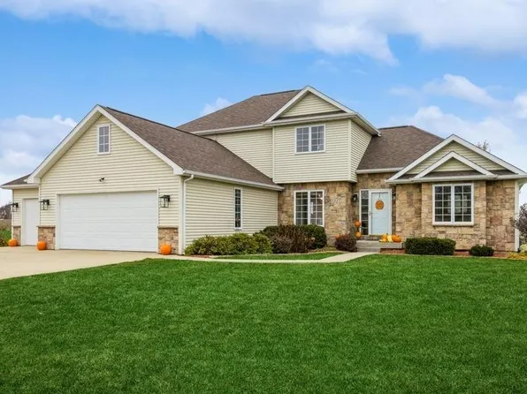 1317 Woodland Ct, Washington, IA 52353