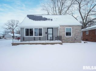 253 6th St, Silvis, IL 61282