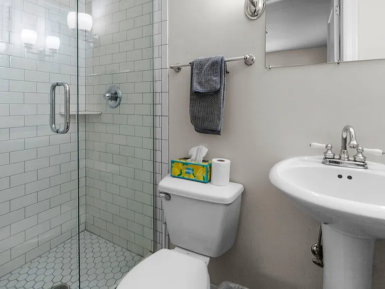 1785 Dupont Ave S #UPPER — Photo 29