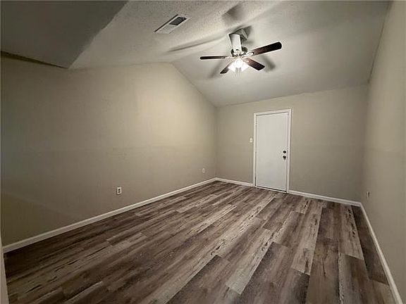 5th image of 734 N Walnut St