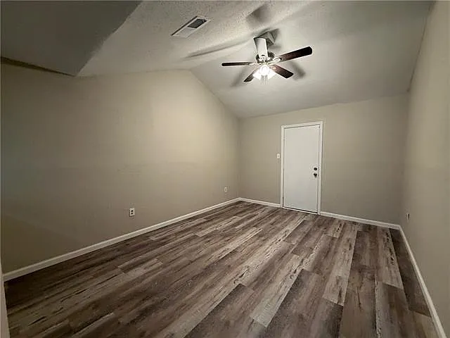 734 N Walnut St — Photo 5
