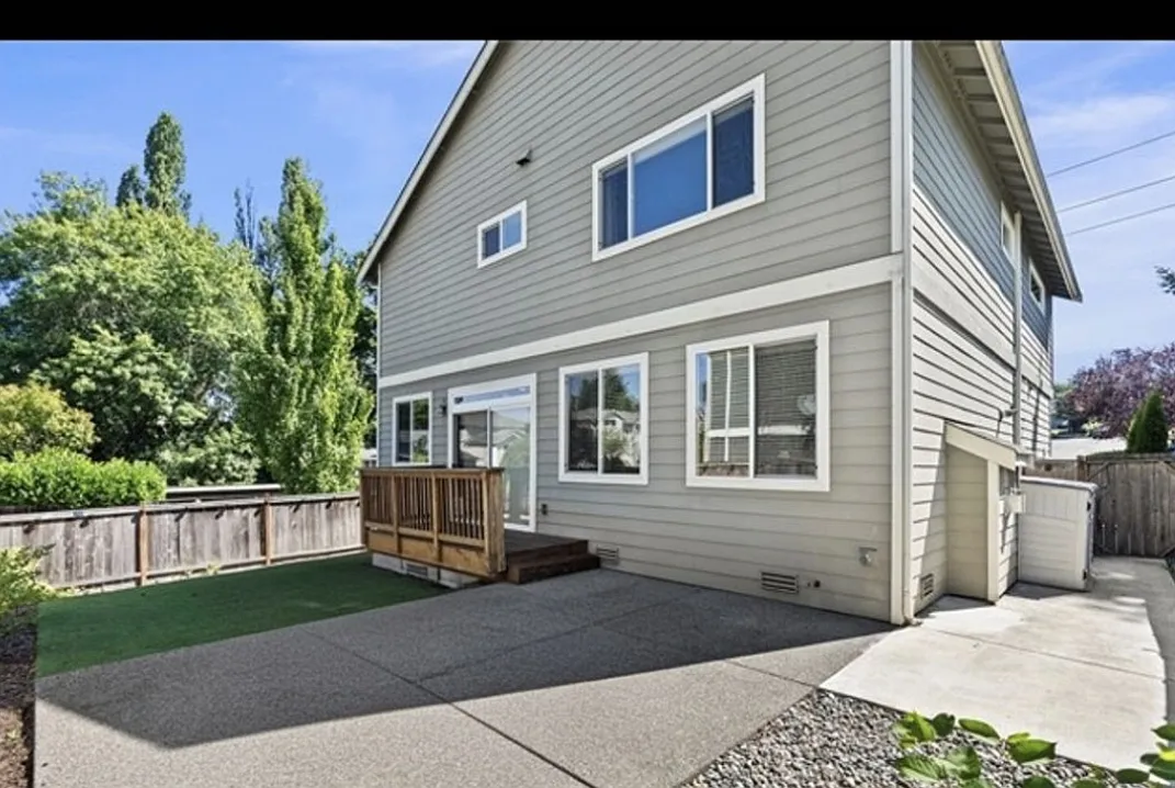 4 bed, 2574 sqft, $4,190 — Photo 2