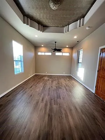 6030 Queens Ct — Photo 11