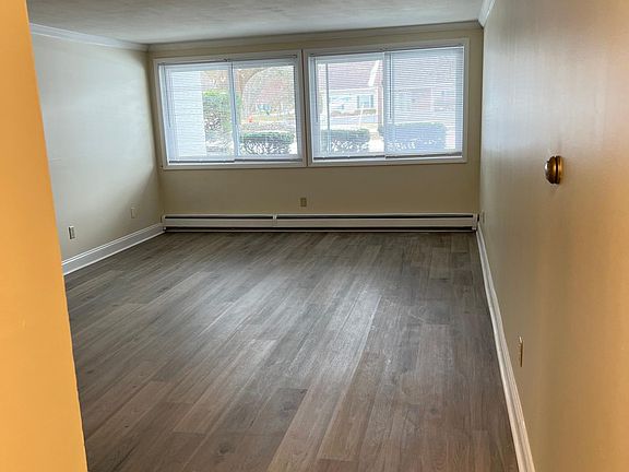3rd image of 20 Kennedy Pkwy #222