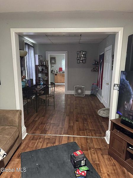 3rd image of 18 Newark Street