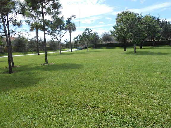 3rd image of 7725 Jewelwood Dr