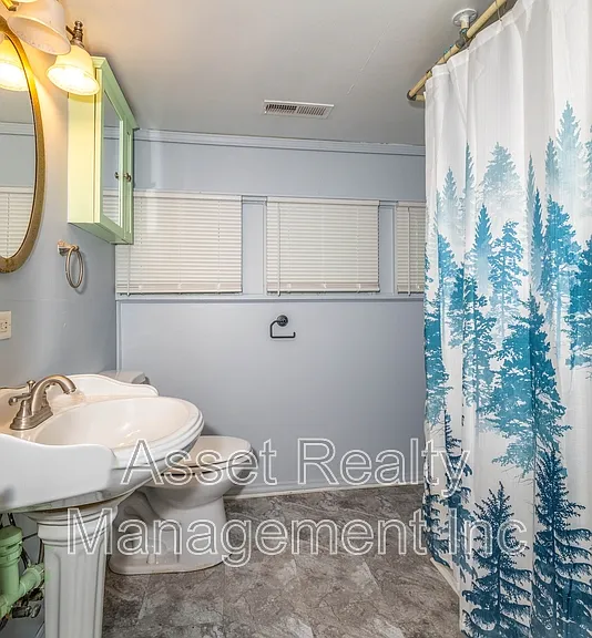 126 Wellington Cir — Photo 16
