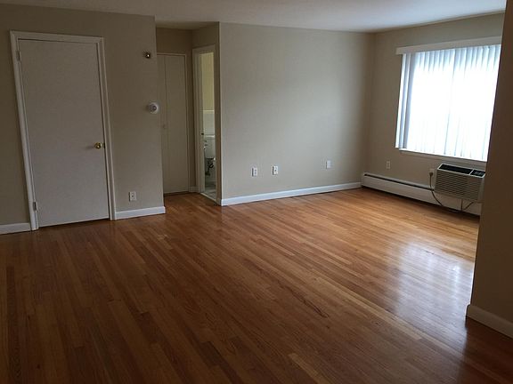 Living/Sleeping Room