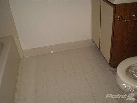 3rd image of 967 Country Club Dr