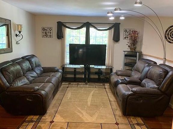 5th image of 11030 Ascot Cir