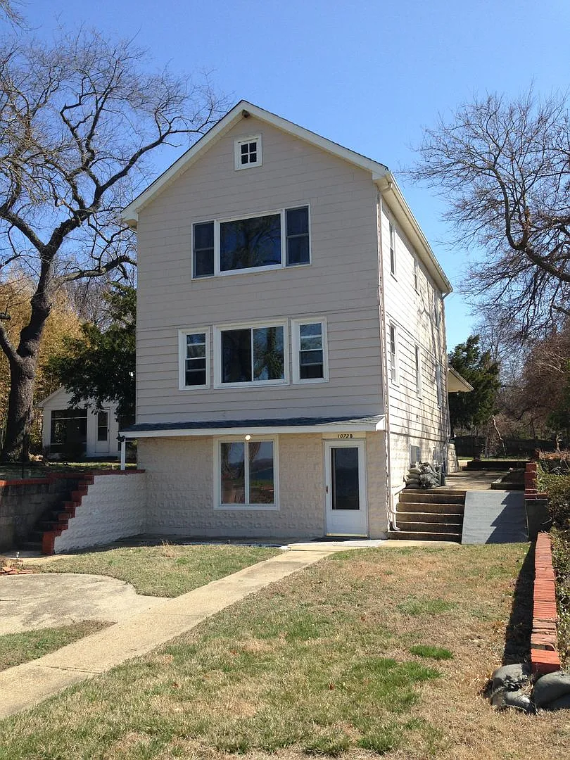 Building Photo - 1072 River Bay Road