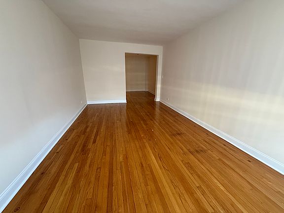 4th image of 65-74 Saunders St #4