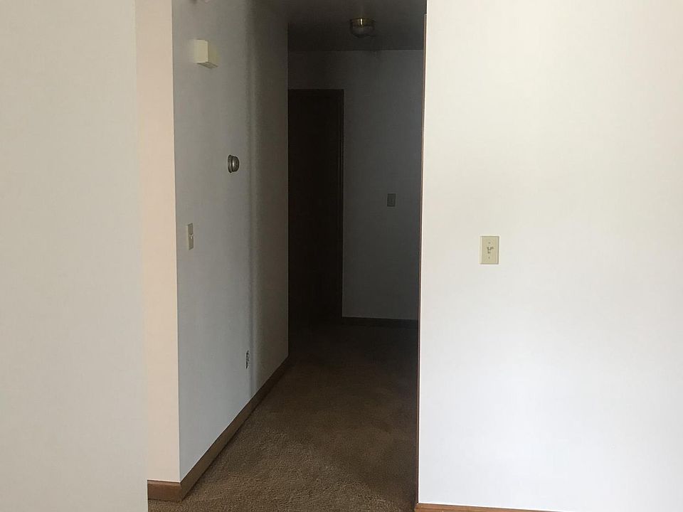 Hallway to bedrooms