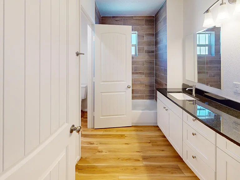 4505-12th-St-NW-Unit-E1-Bathroom_01222025