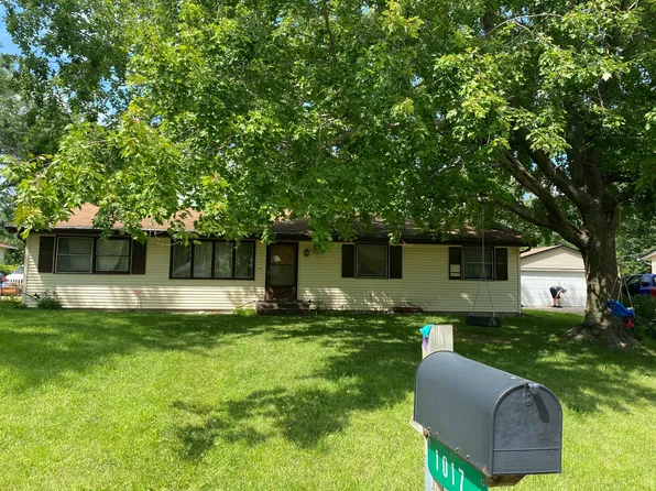 1017 Iroquois Ave, Rockford, IL 61102