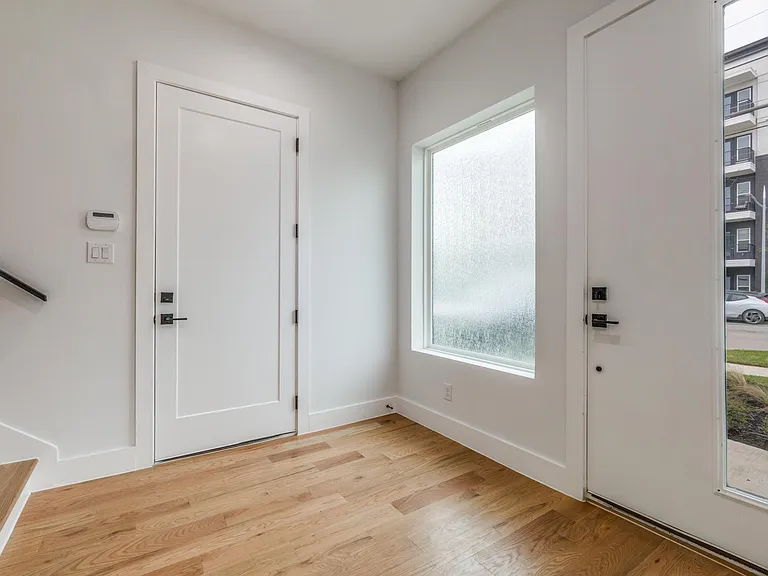2714 N Carroll Ave #101 — Photo 4