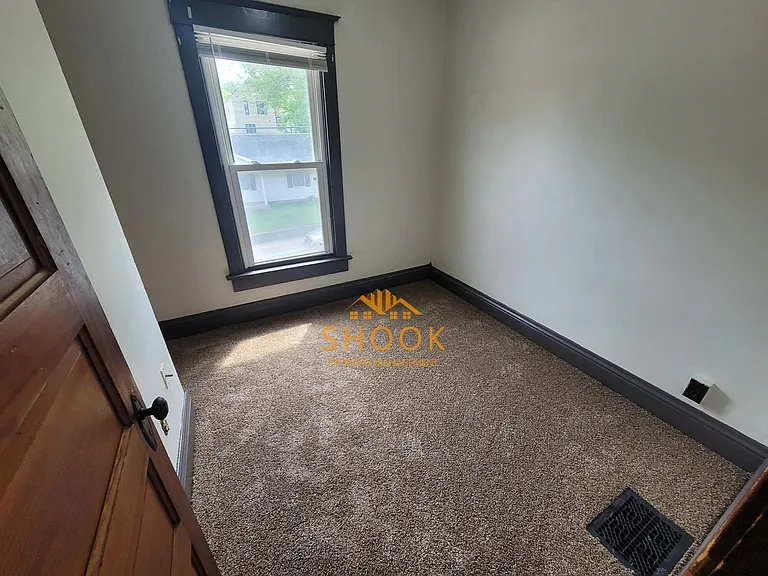 104 S 7th St — Photo 16