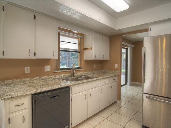 5th image of 2519 Creekview Cir