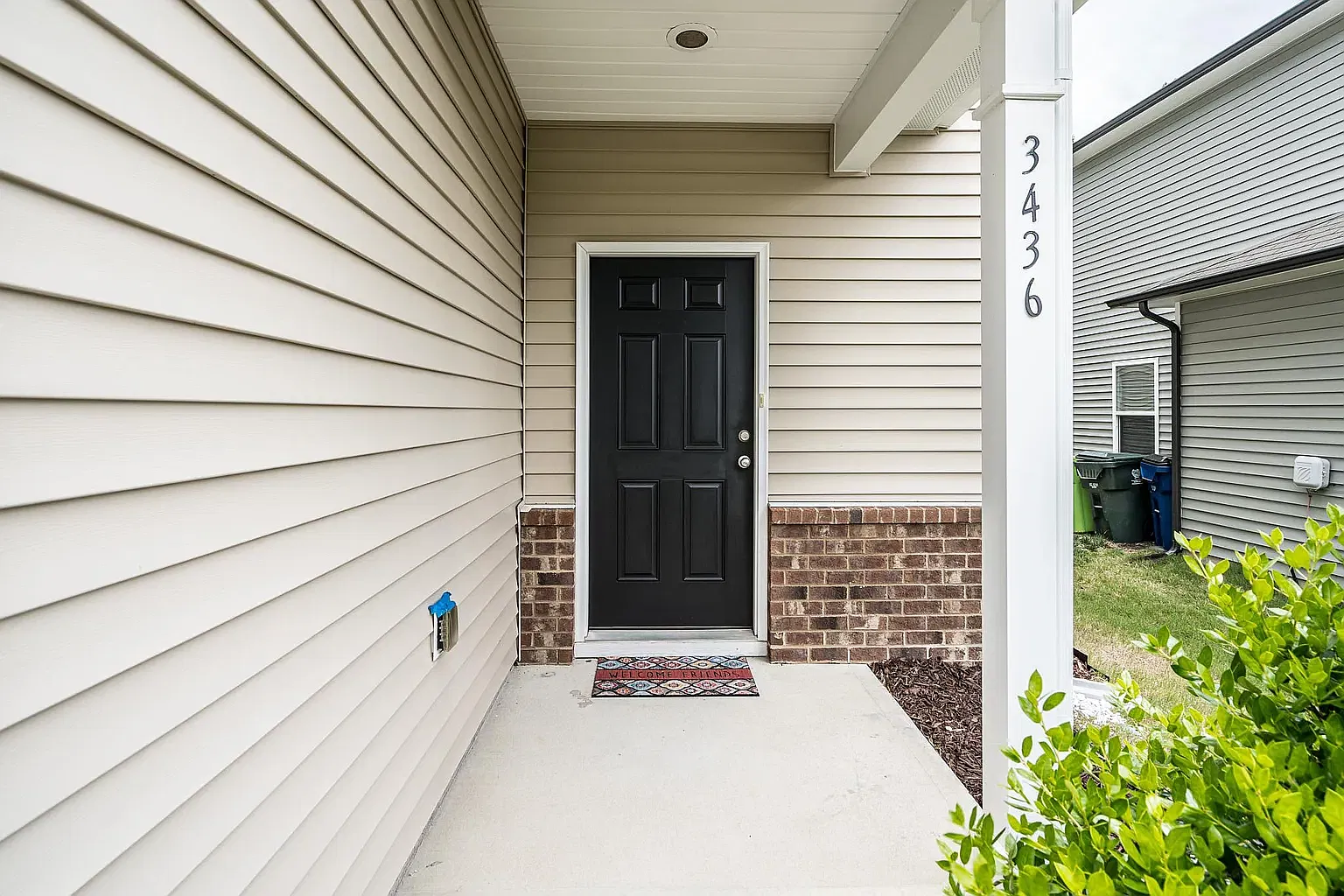 4 bed, 2.5 bath, 2350 sqft, $2,300 — Photo 3