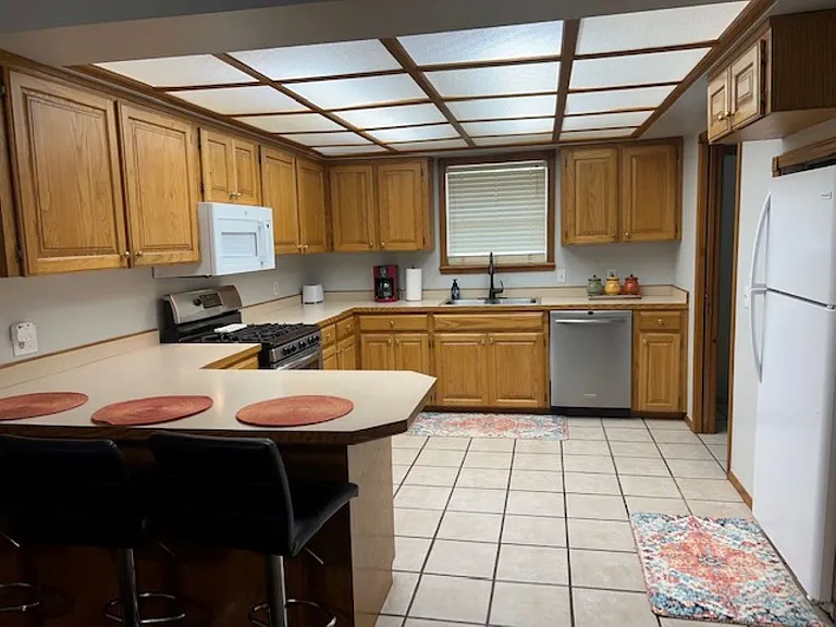 1511 N Vinita Ave — Photo 3