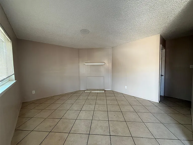 2203 Donahue Ln — Photo 4