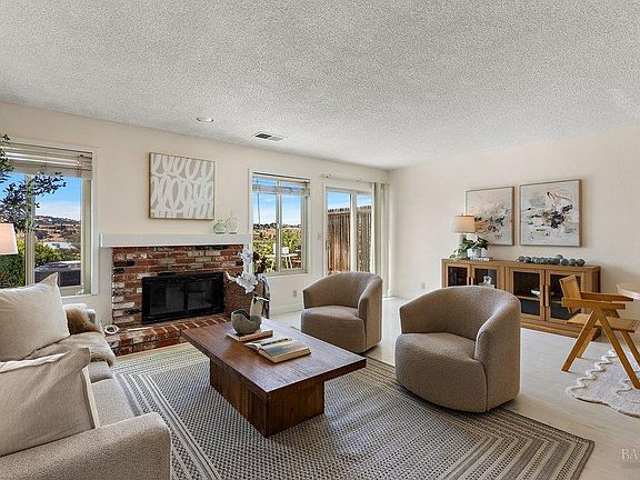 3rd image of 1492 London Circle
