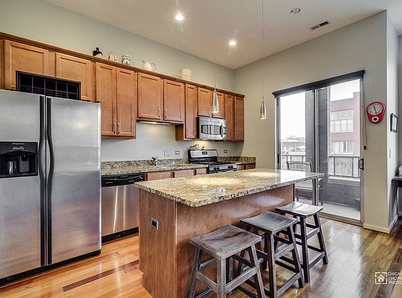 3rd image of 1725 N Western Ave APT 3