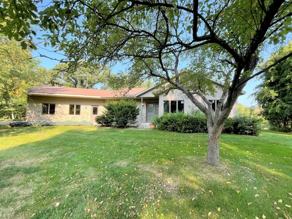 502 Hill Ave, Star Prairie, WI 54026