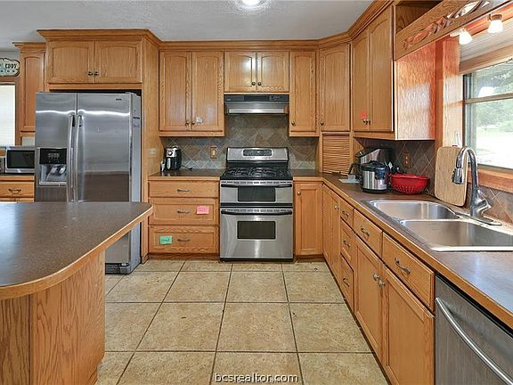 4th image of 305 Brookside Dr W