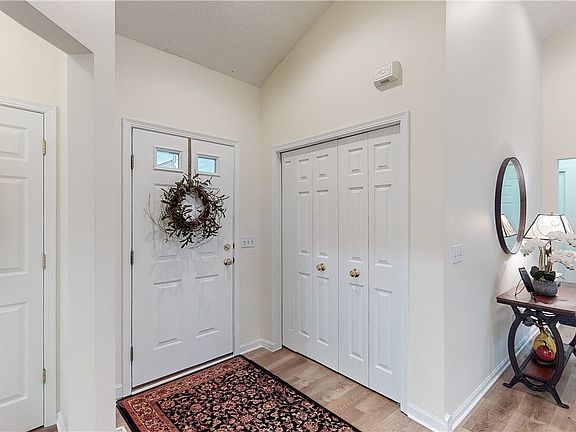 4th image of 689 Elmwood Point