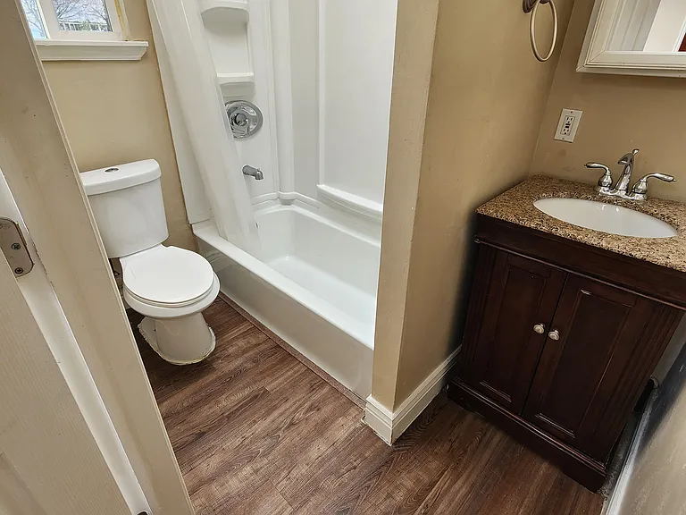 1650 Fowler Ave — Photo 6